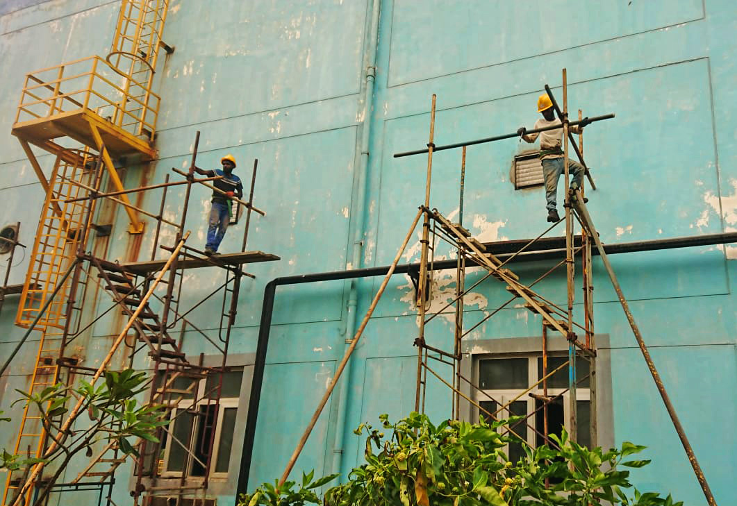 Commercial building concrete pouring